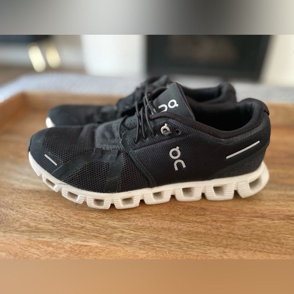 ON Cloud Running Shoes Womens Size 9.5 Black White Comfort - Picture 5 of 9